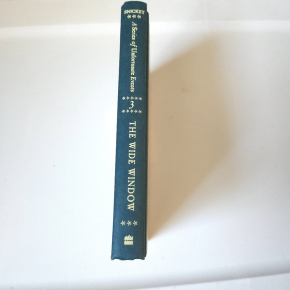 A Series of Unfortunate Events , The Wide Window Hardcover Book #3 - Picture 2 of 5